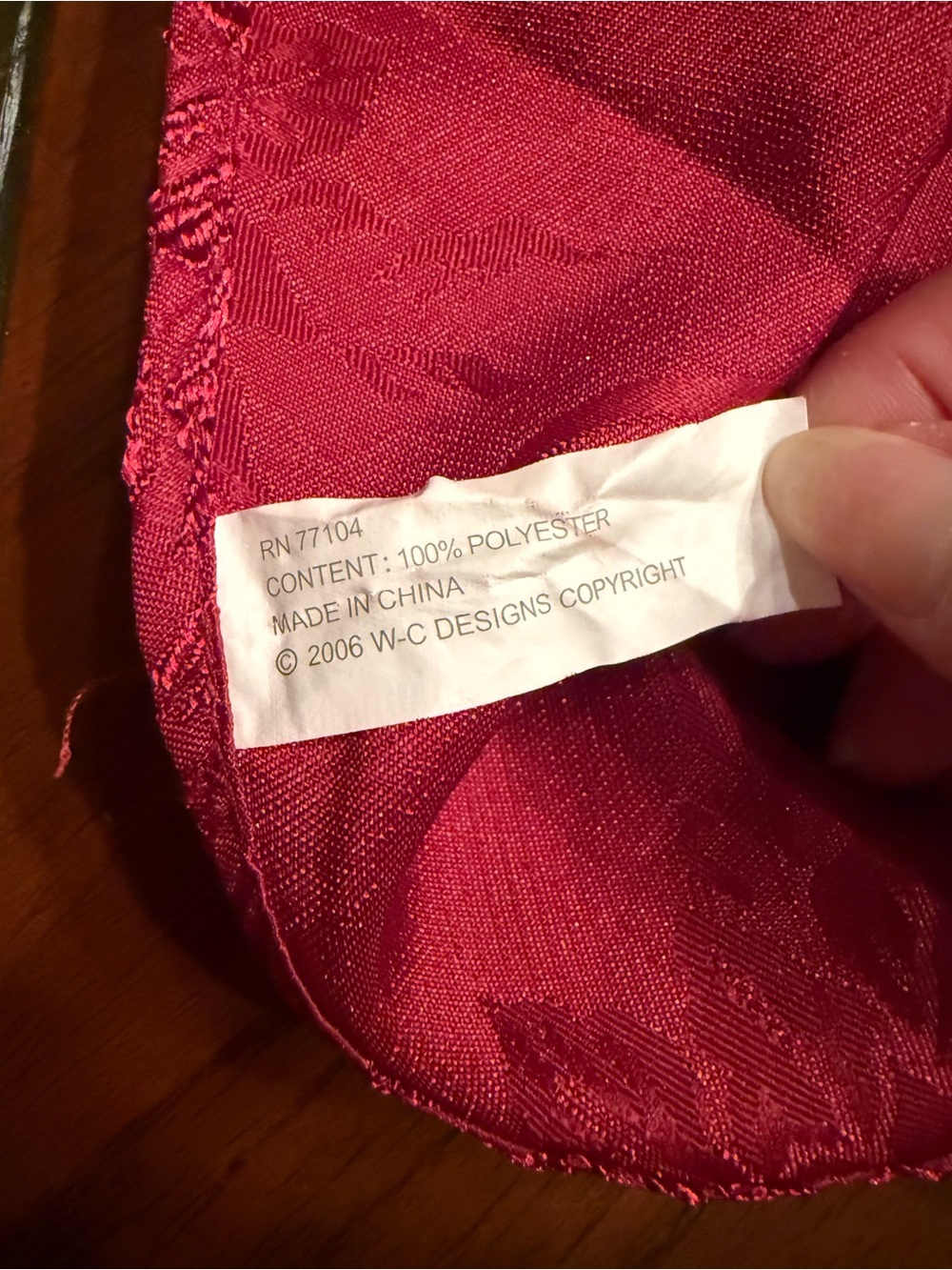 Elegant Red Damask Tablecloth - Brand Unknown - Picture 3 of 4